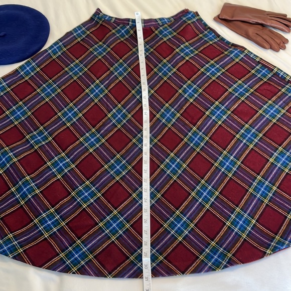 Vintage wool plaid skirt. Size medium. Excellent condition. Circle skirt. Soft - Picture 5 of 7